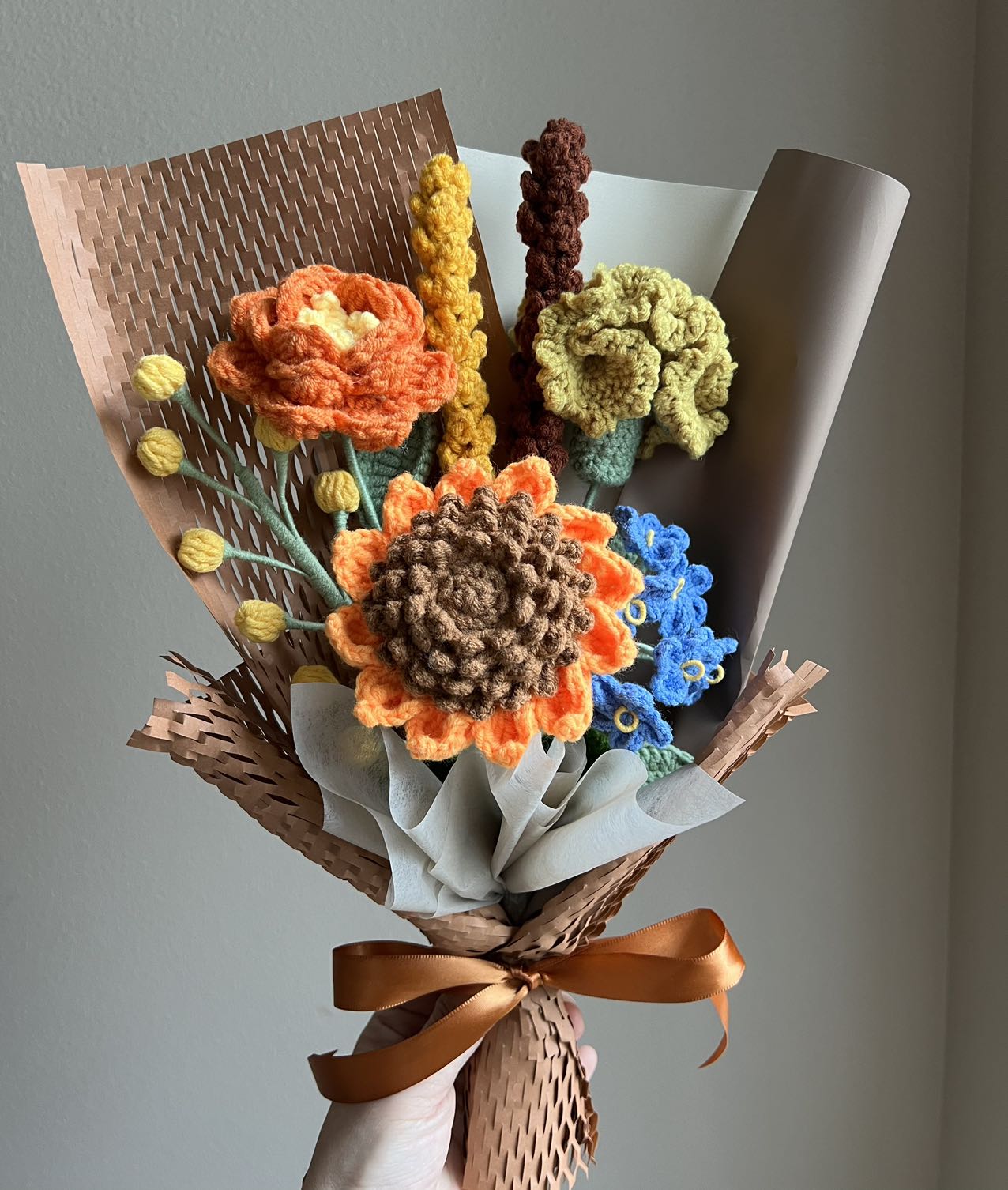 Sunshine with carnation | Crochet flowers bouquet, Flowers forever