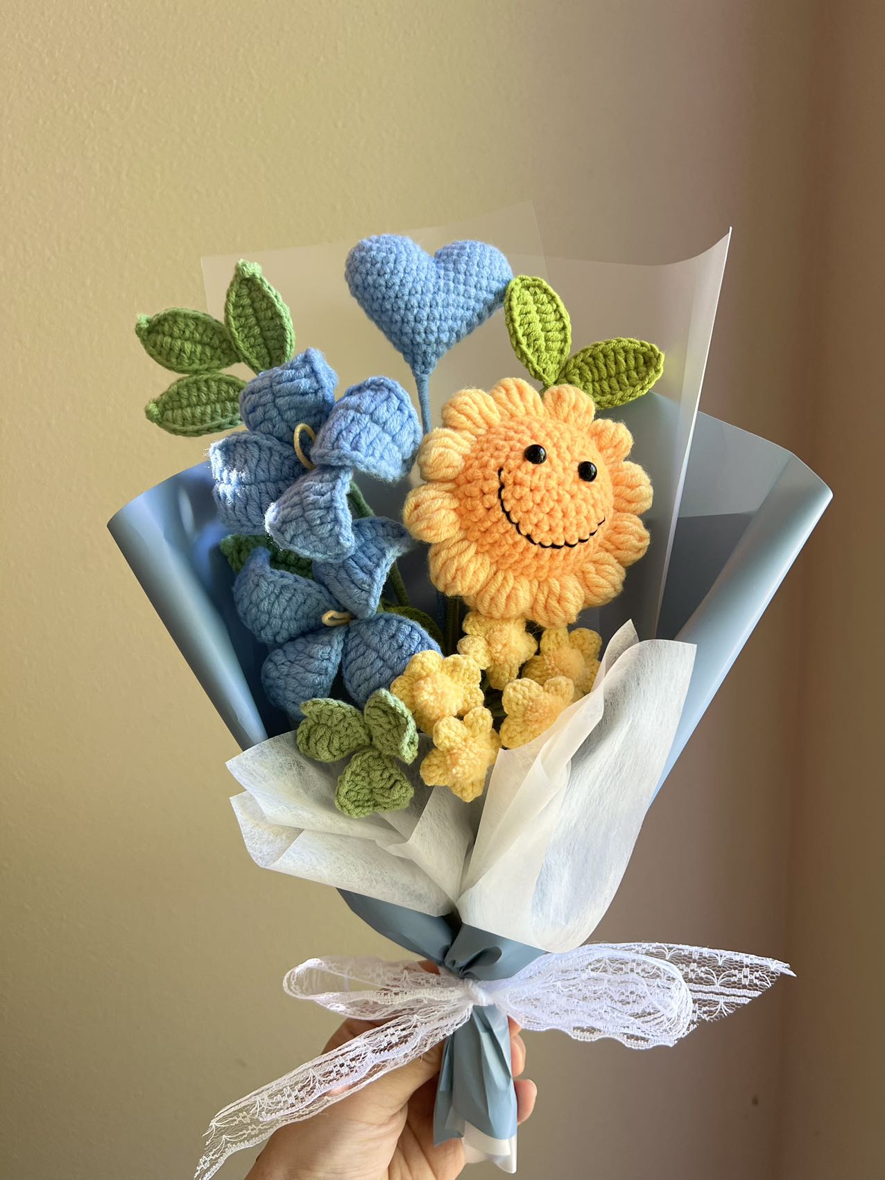 Smiley pink | Crochet flowers bouquet, Flowers forever