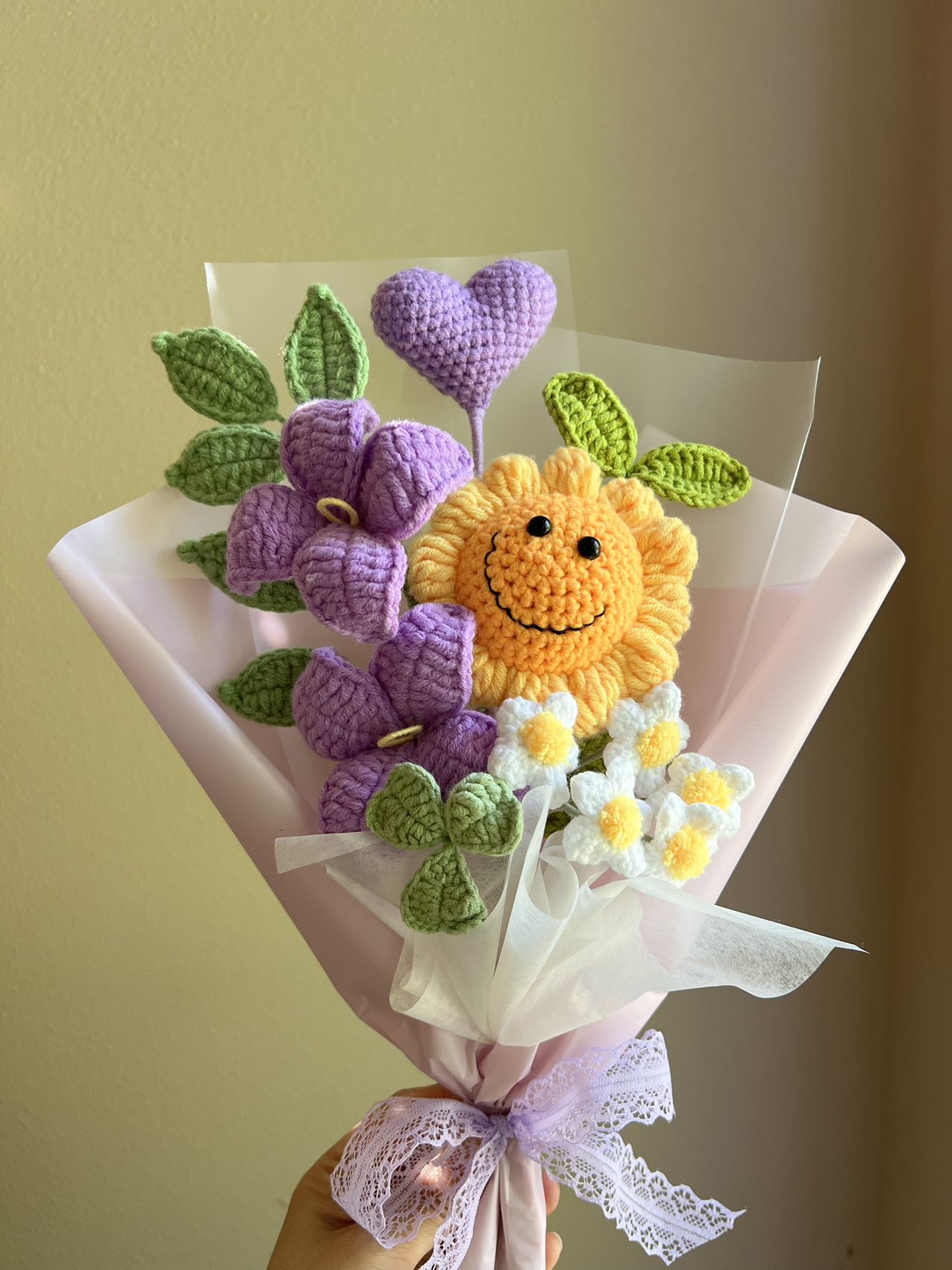 Smiley pink | Crochet flowers bouquet, Flowers forever