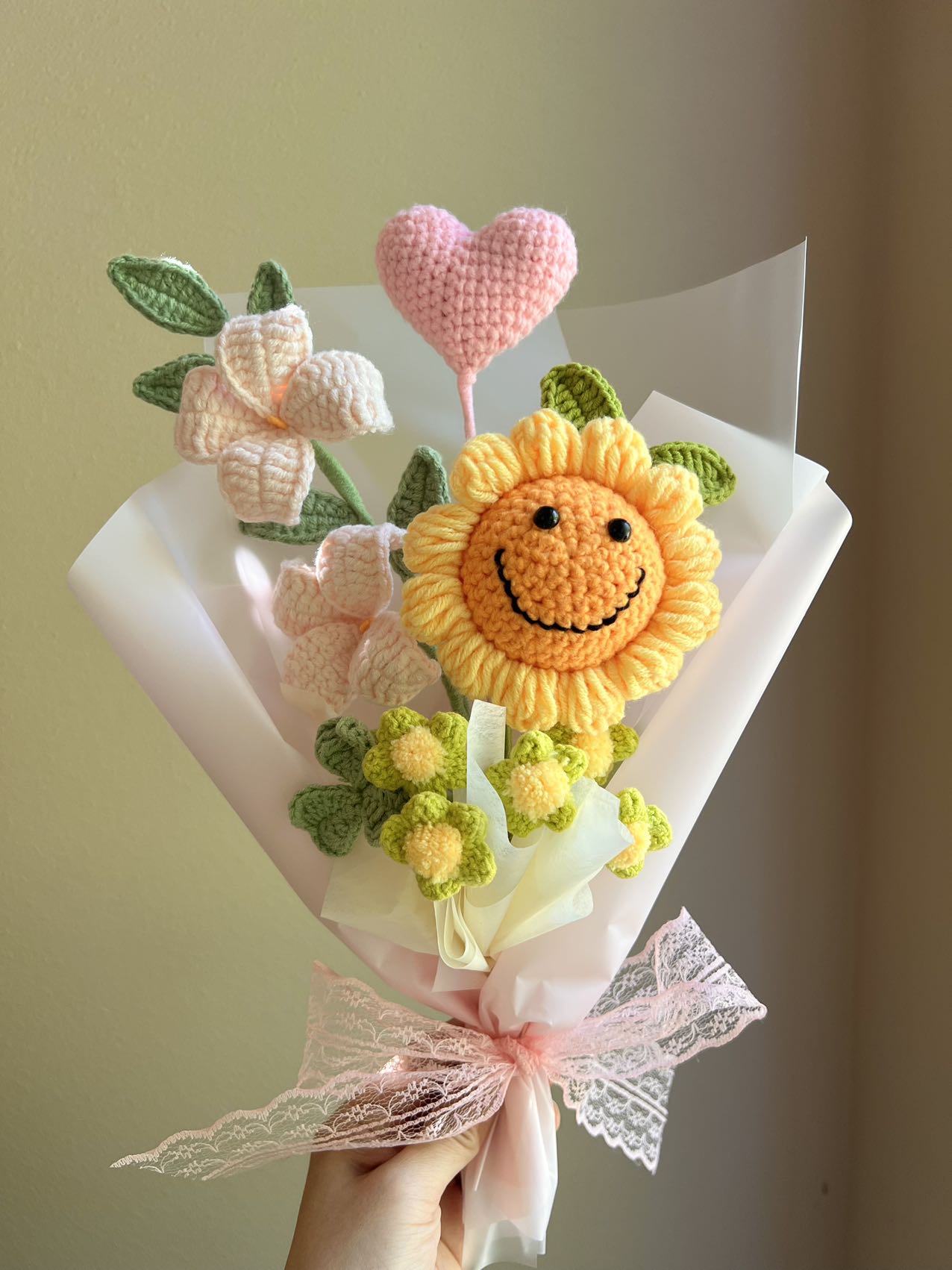 Smiley pink | Crochet flowers bouquet, Flowers forever