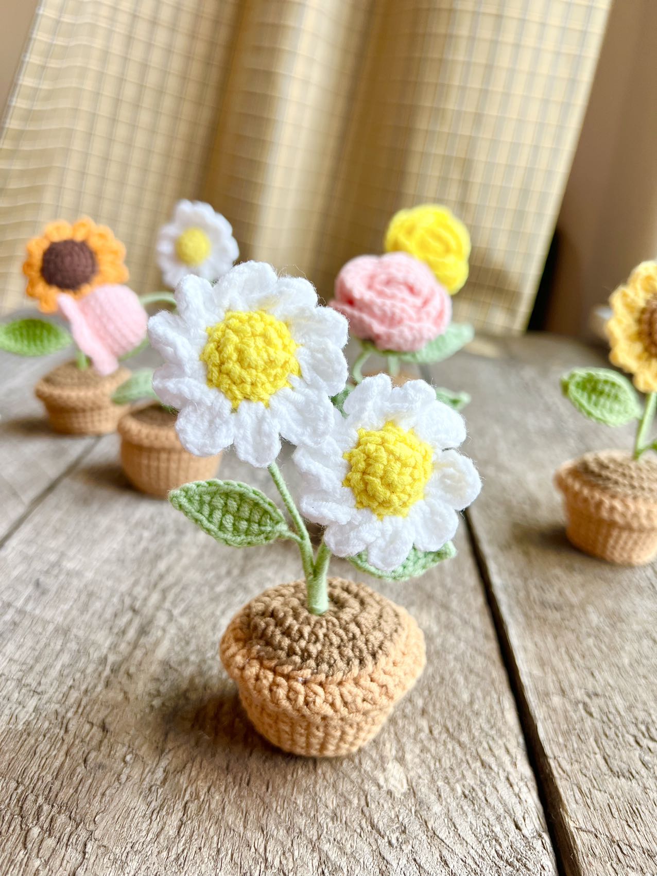 Crochet flowers pot,  birthday gift, Christmas, daisy, sunflower, home decor, handmade gift,  Finished Product