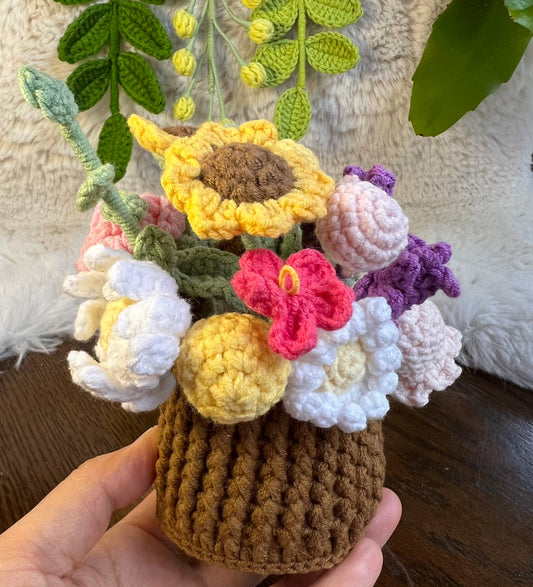 Crochet sunflower pot, handmade gift, gift for her, gift for teacher/friend,home decor