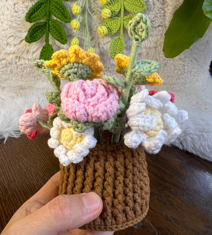Crochet sunflower pot, handmade gift, gift for her, gift for teacher/friend,home decor