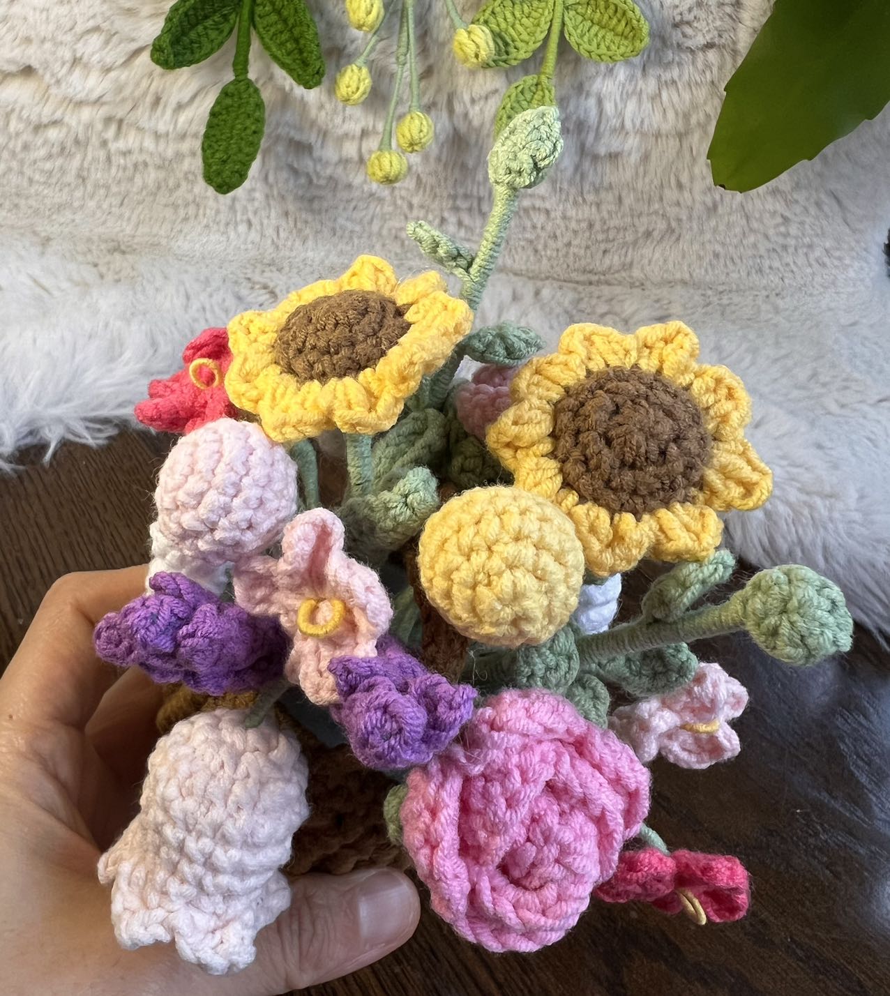 Crochet sunflower pot, handmade gift, gift for her, gift for teacher/friend,home decor