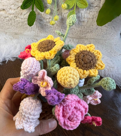 Crochet sunflower pot, handmade gift, gift for her, gift for teacher/friend,home decor