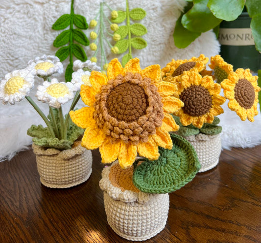 Crochet sunflower pot, handmade gift, gift for her, gift for teacher/friend,home decor