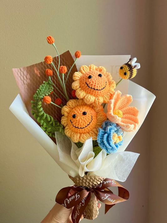 Smile bee | Crochet flowers bouquet, Flowers forever