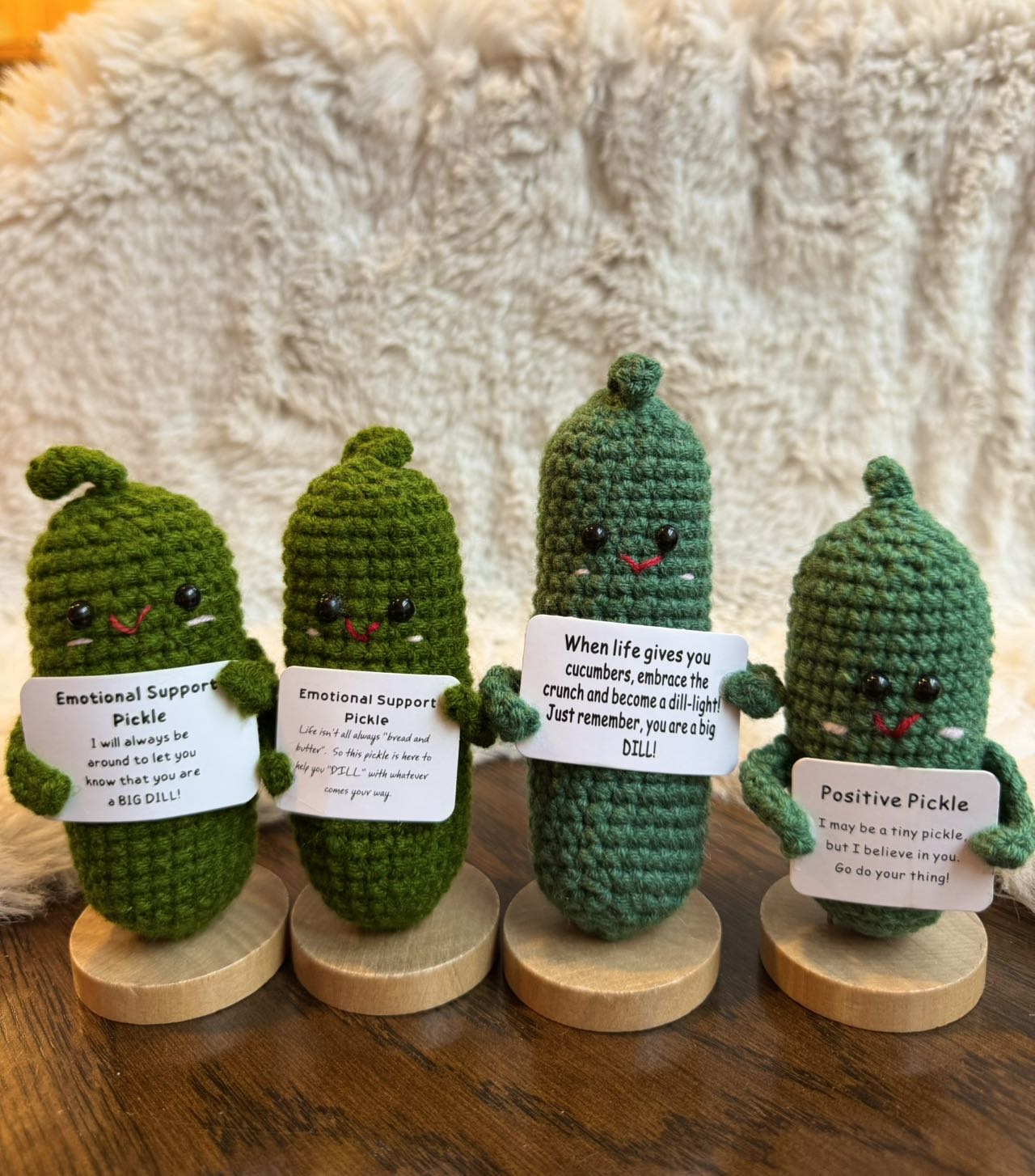 Mini Funny Emotional Support Pickle Gift with Stand, Cute Crochet Positive Pickle, Send a Hug, Thinking of You, Cheer Up Gifts