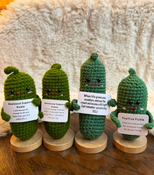 Mini Funny Emotional Support Pickle Gift with Stand, Cute Crochet Positive Pickle, Send a Hug, Thinking of You, Cheer Up Gifts